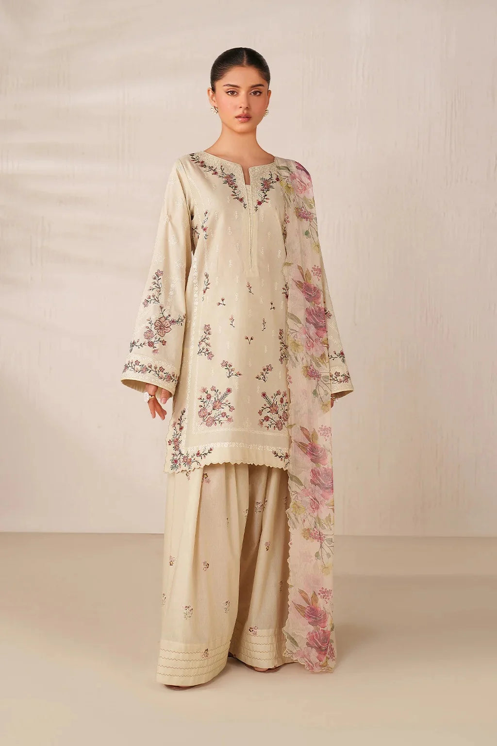 Lvory– Embroidered 2 Piece