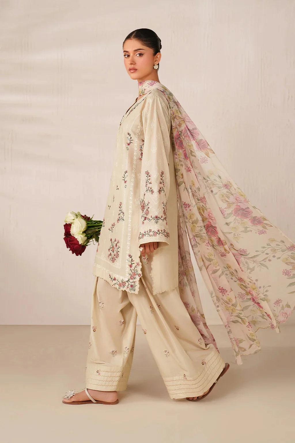 Lvory– Embroidered 2 Piece