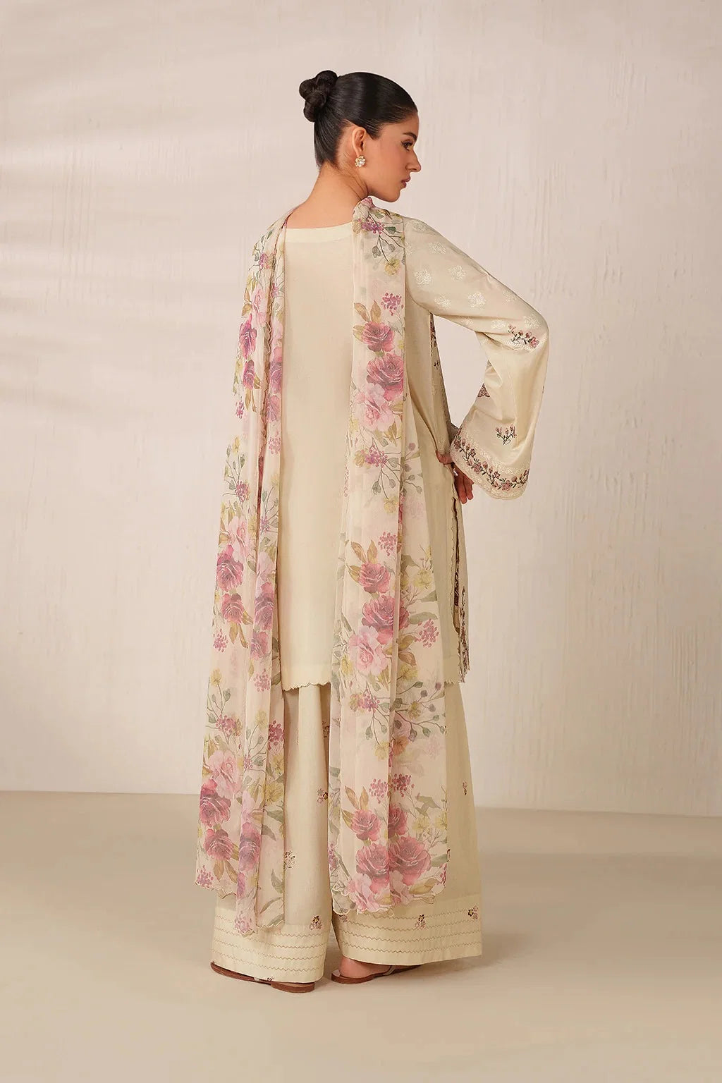 Lvory– Embroidered 2 Piece