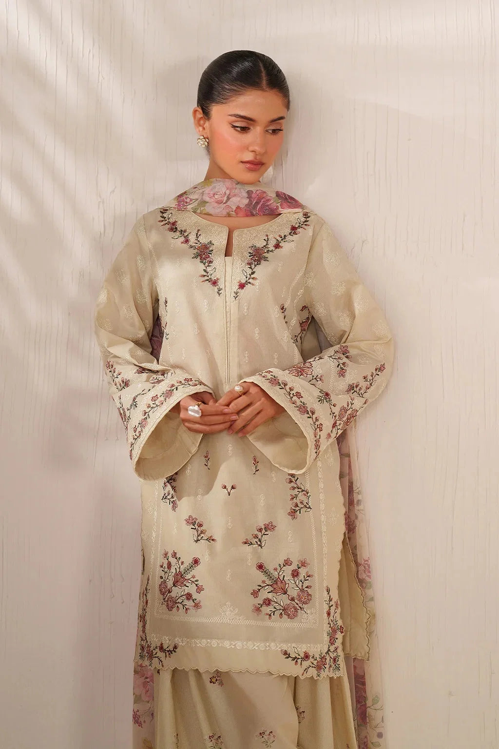 Lvory– Embroidered 2 Piece