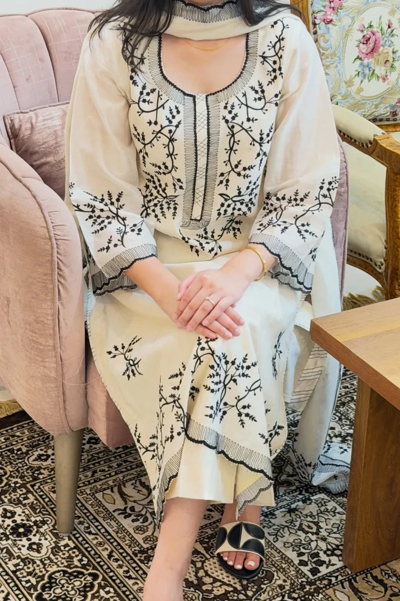 Kiran – Embroidered 3 Piece